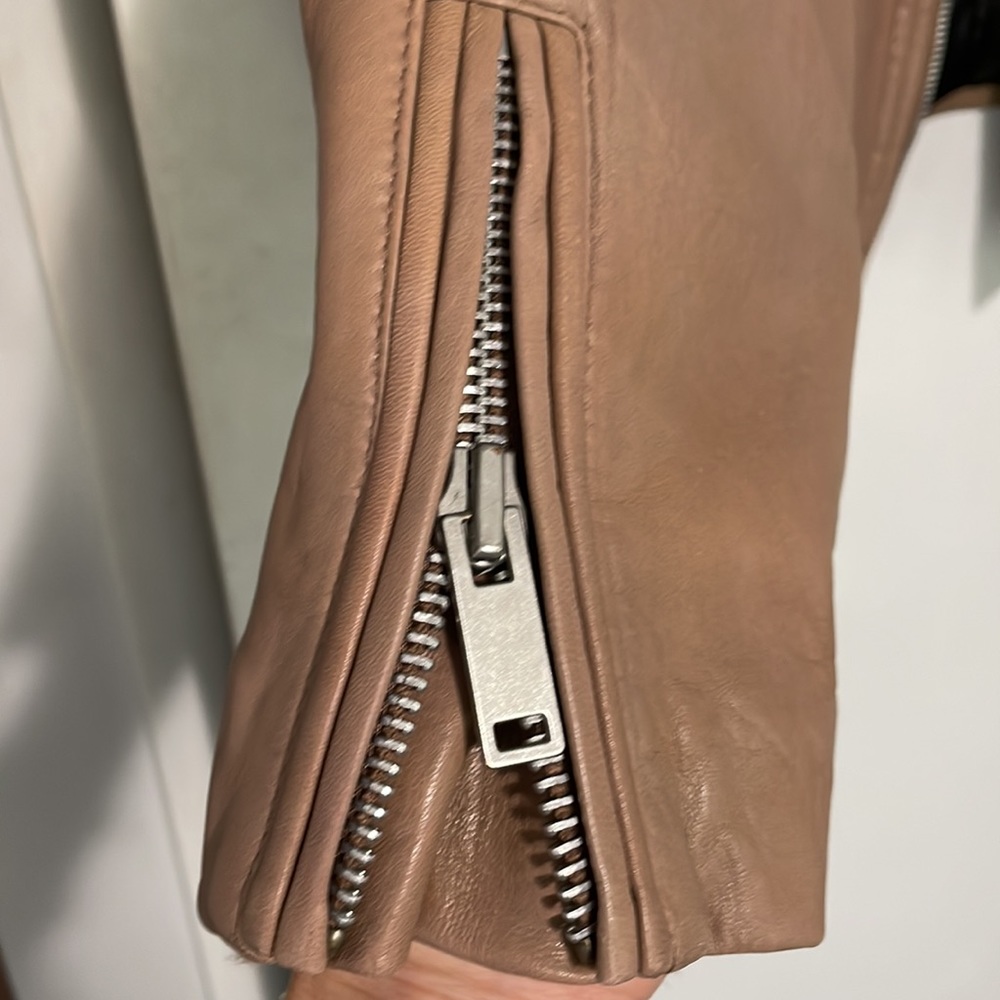 Leather jacket - Picture 3 of 5